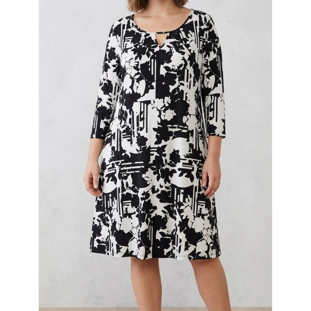 Kaari Blue Black & White Floral Keyhole Midi Dress